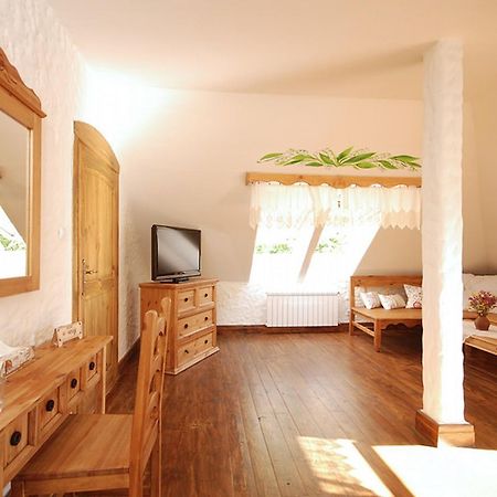 Lipowy Gosciniec Aparthotel Otwock Maly Exteriör bild