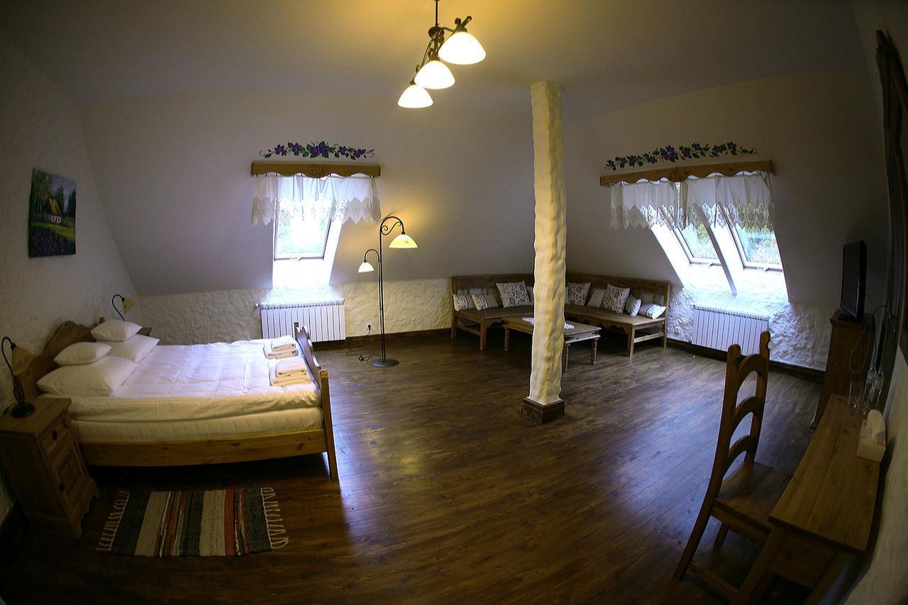 Lipowy Gosciniec Aparthotel Otwock Maly Rum bild